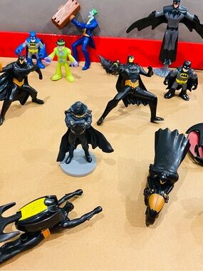 14 Batman Figure Lot DC Comics Joker Batgirl Batmobile Mixed Bundle Toys